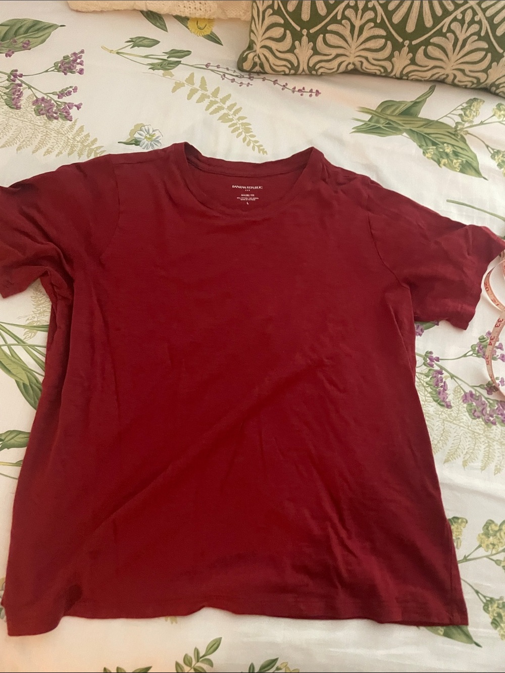 Banana Republic Women's Short Sleeve Tee in Burgundy